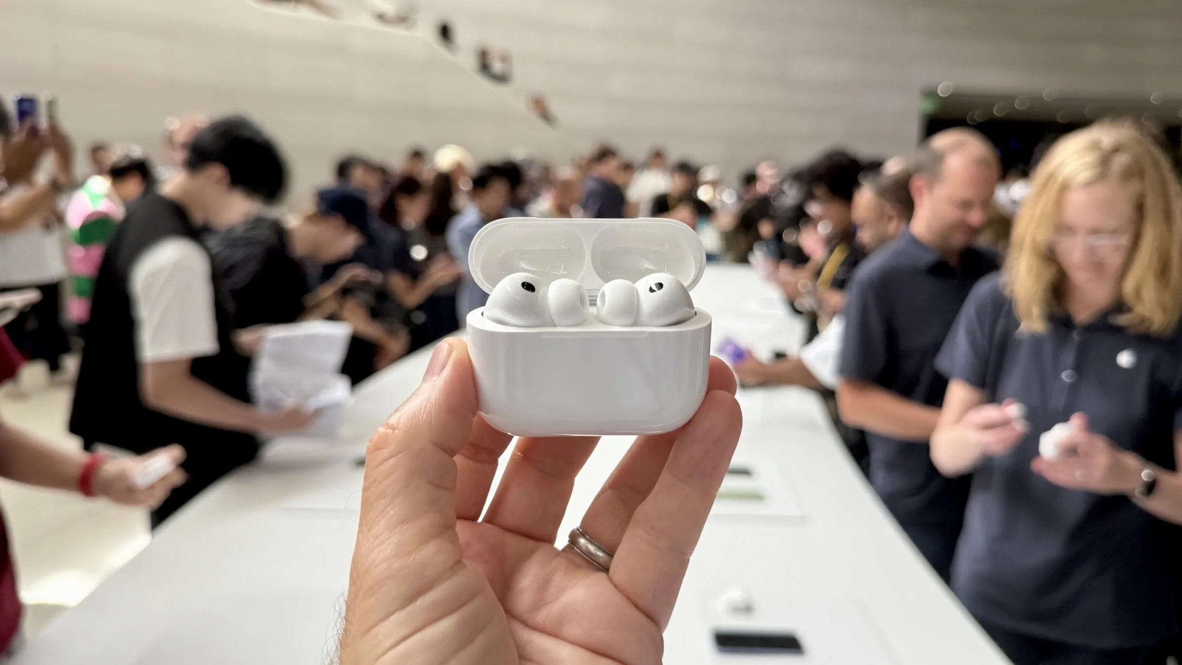 รีวิว AirPods Pro 3: สุดยอดหูฟังแห่งปี พร้อมคุณสมบัติใหม่ที่ยกระดับประสบการณ์ Apple